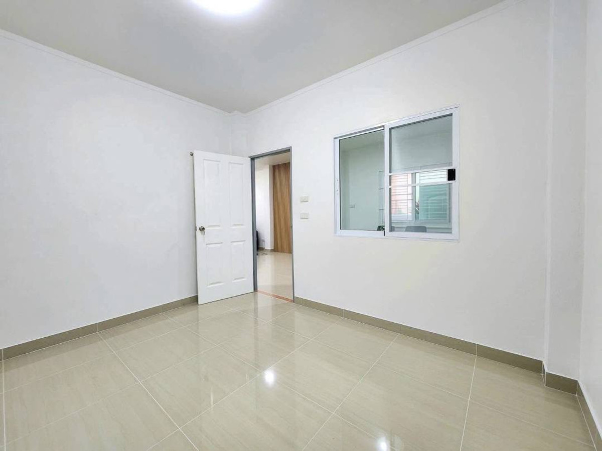 For SaleSriracha Laem Chabang Ban Bueng : Nathawadee 4 Suansua - Nongkho Semi-Detached House / 4 Bedrooms (FOR SALE) YEAN073