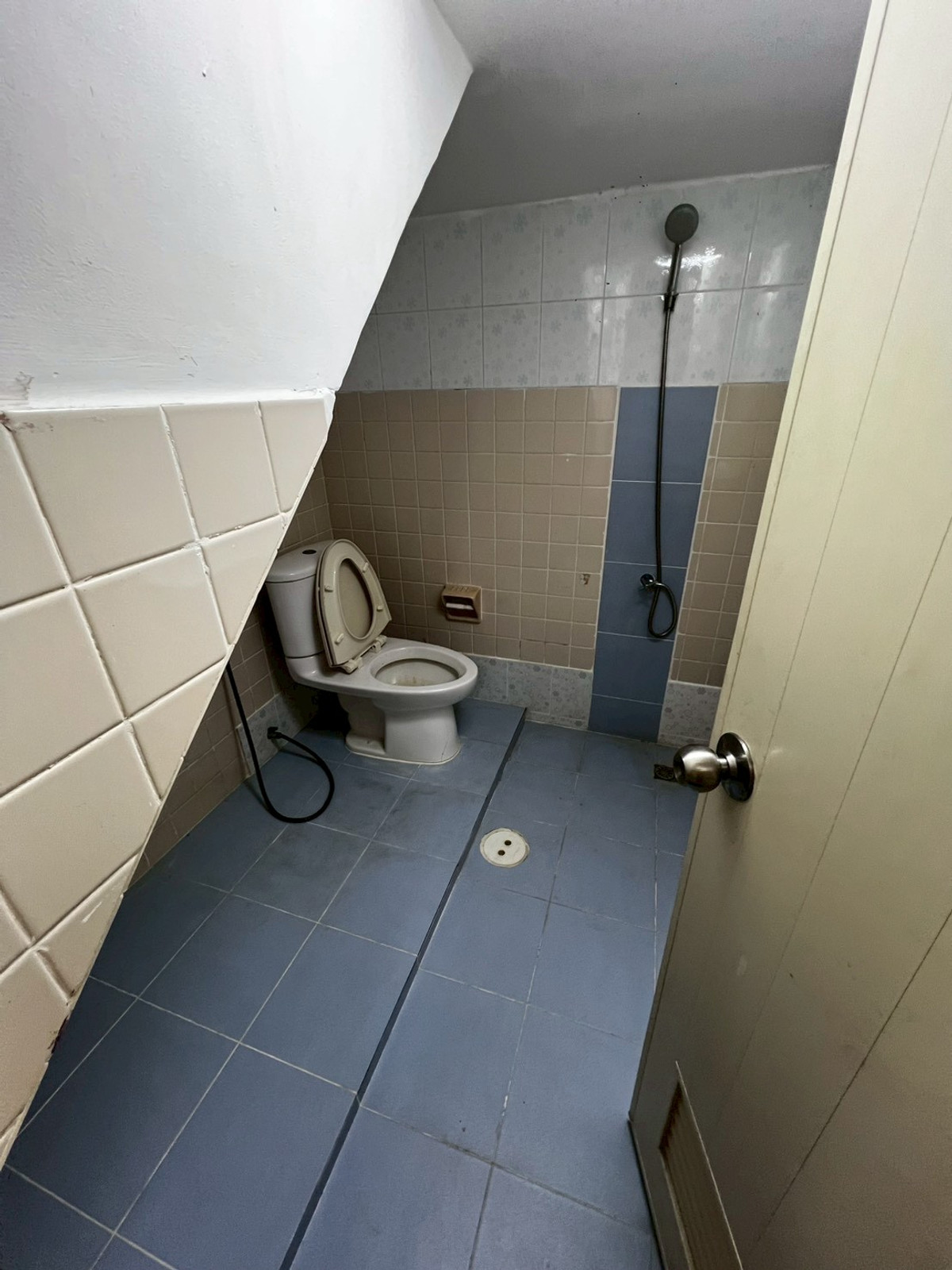 ให้เช่าบ้านสะพานควาย จตุจักร : บ้านพร้อมที่ดินใหญ่ 10นาที ถึงสวนจตุจักร ติดตลาดบองมาร์เช่ 3ห้องนอน รีโนเวทใหม่