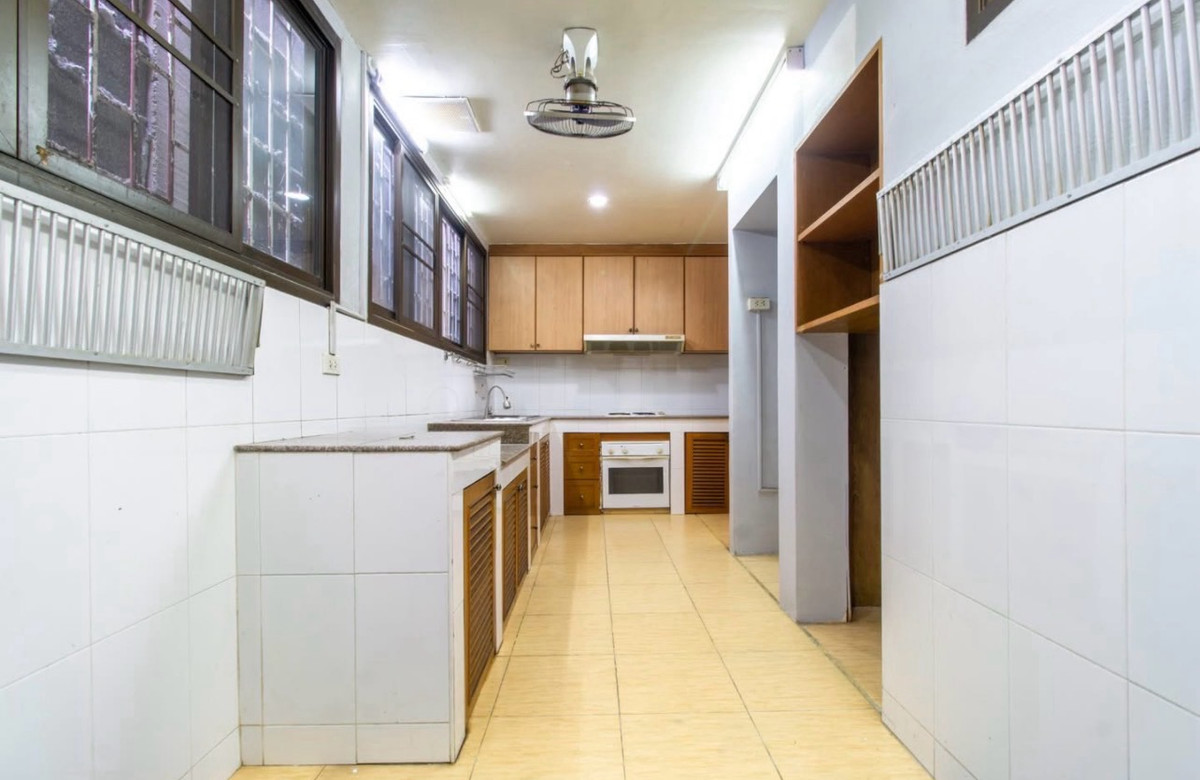 For SaleTownhomeSathorn, Narathiwat : Rare Sathorn Townhome for Sale near MRT Lumphini | Rama 4 – Yen Akat | Home Office Potential