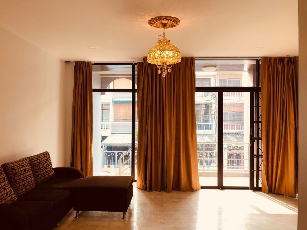 ให้เช่าบ้านบางซื่อ วงศ์สว่าง เตาปูน : บ้านให้เช่า ตรงข้ามตลาด บองมาร์เช่ 4ชั้น 5ห้องนอน 5ห้องน้ำ มีห้องแม่บ้าน