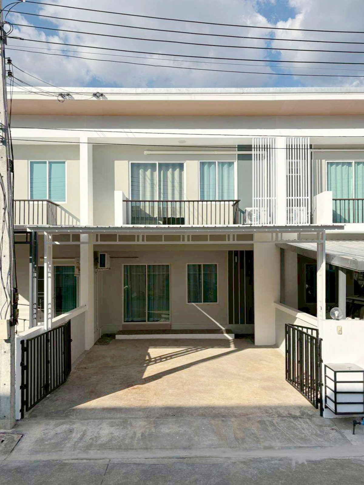 ให้เช่าทาวน์โฮมเชียงใหม่ : ทาวน์เฮ้าส์ในโครงการ ให้เช่าเดือนละ 15,000 บาท ใกล้แม็คโครแม่ริม No.10H225