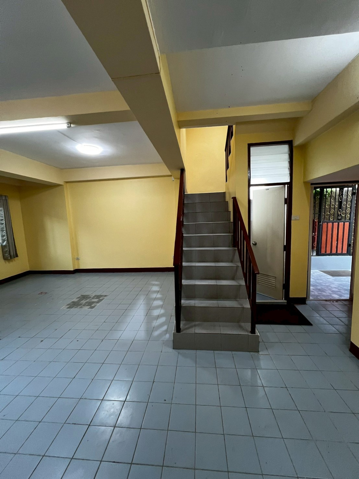 ให้เช่าบ้านสะพานควาย จตุจักร : บ้านพร้อมที่ดินใหญ่ 10นาที ถึงสวนจตุจักร ติดตลาดบองมาร์เช่ 3ห้องนอน รีโนเวทใหม่