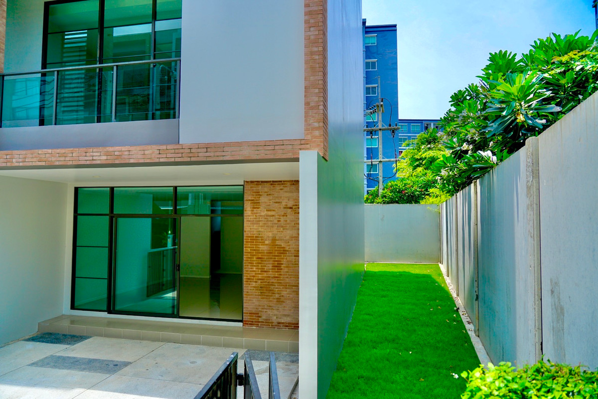 ขายทาวน์โฮมสาทร นราธิวาส :   สิริ สแควร์ เจริญกรุง ทำเลเมืองแท้ที่หายาก