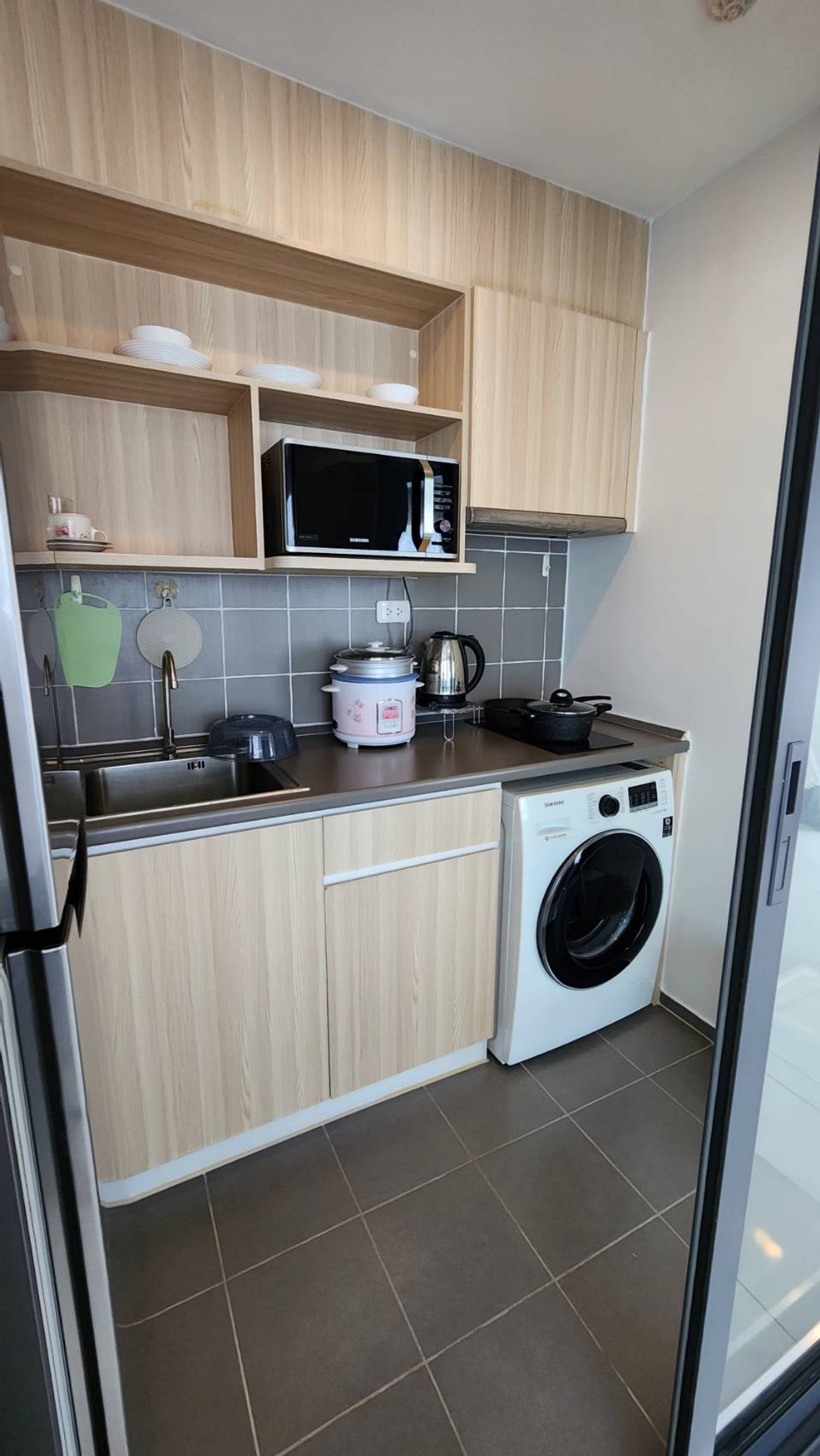 For RentCondoBangna, Bearing, Lasalle : Condo for Rent: Ideo O2 Near BTS Bang Na (approx. 300 meters)