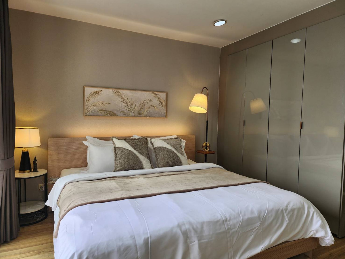 For RentCondoSukhumvit, Asoke, Thonglor : ✨For rent: Asoke Place, 2 bedrooms, fully furnished. Convenient transportation, near BTS Asoke / MRT Sukhumvit, ready to move in.