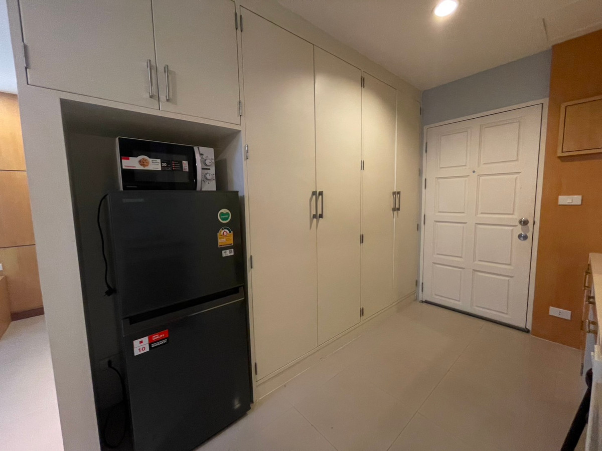 For RentCondoSilom, Saladaeng, Bangrak : Condo room for rent, Silom Suite (Sathorn 12)