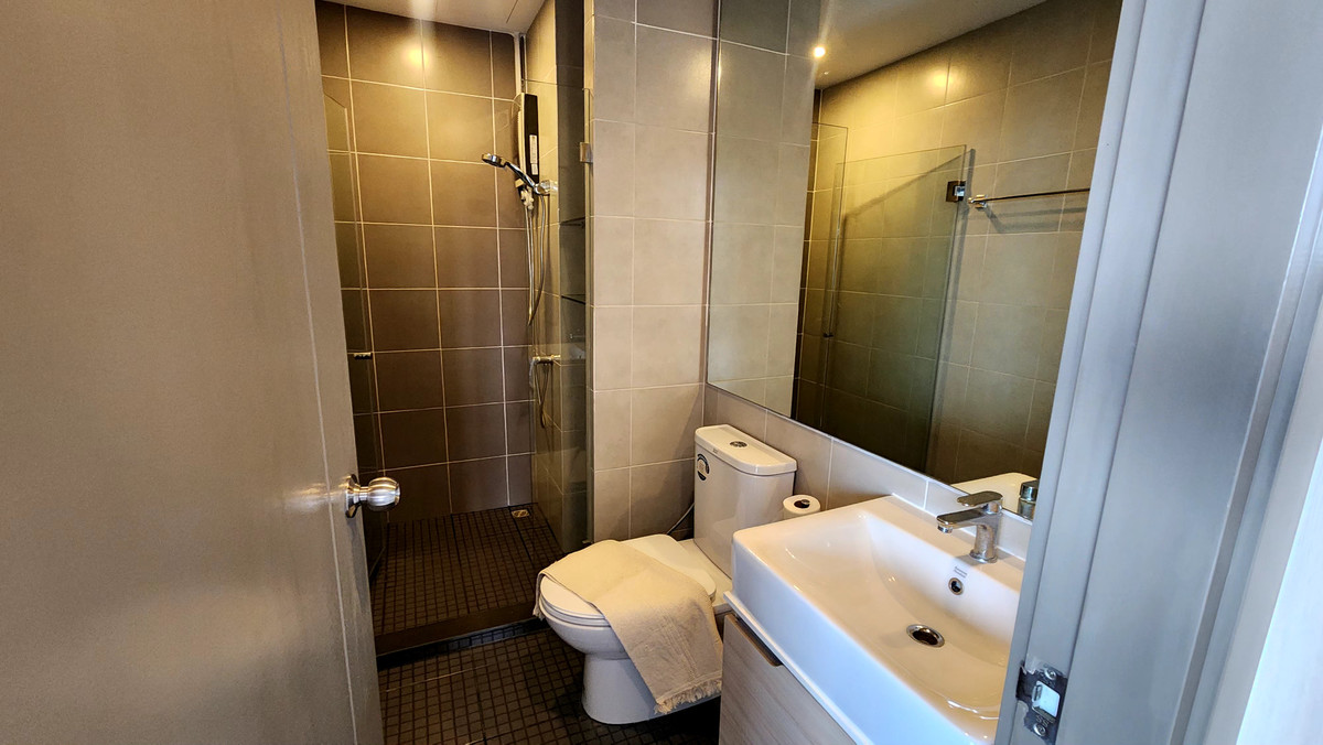 For RentCondoBangna, Bearing, Lasalle : Condo for Rent: Ideo O2 Near BTS Bang Na (approx. 300 meters)