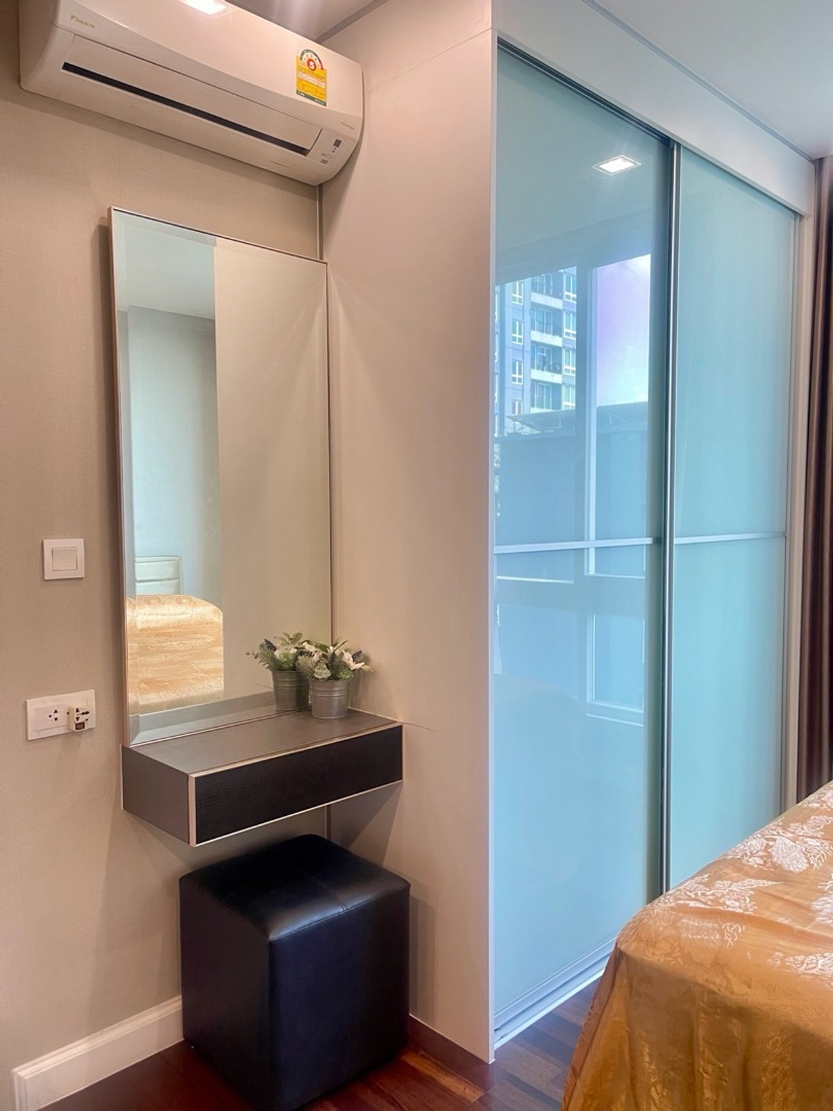 For RentCondoSamut Prakan,Samrong : For rent: The Metropolis Samrong Interchange, garden view, west/south.