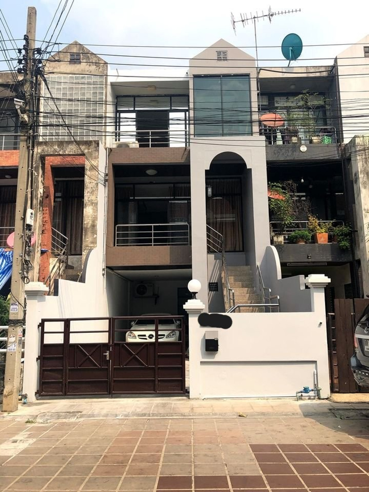 For RentHouseBang Sue, Wong Sawang, Tao Pun : House for rent, opposite Bong Marche market, 4 stories, 5 bedrooms, 5 bathrooms, with maid's room.