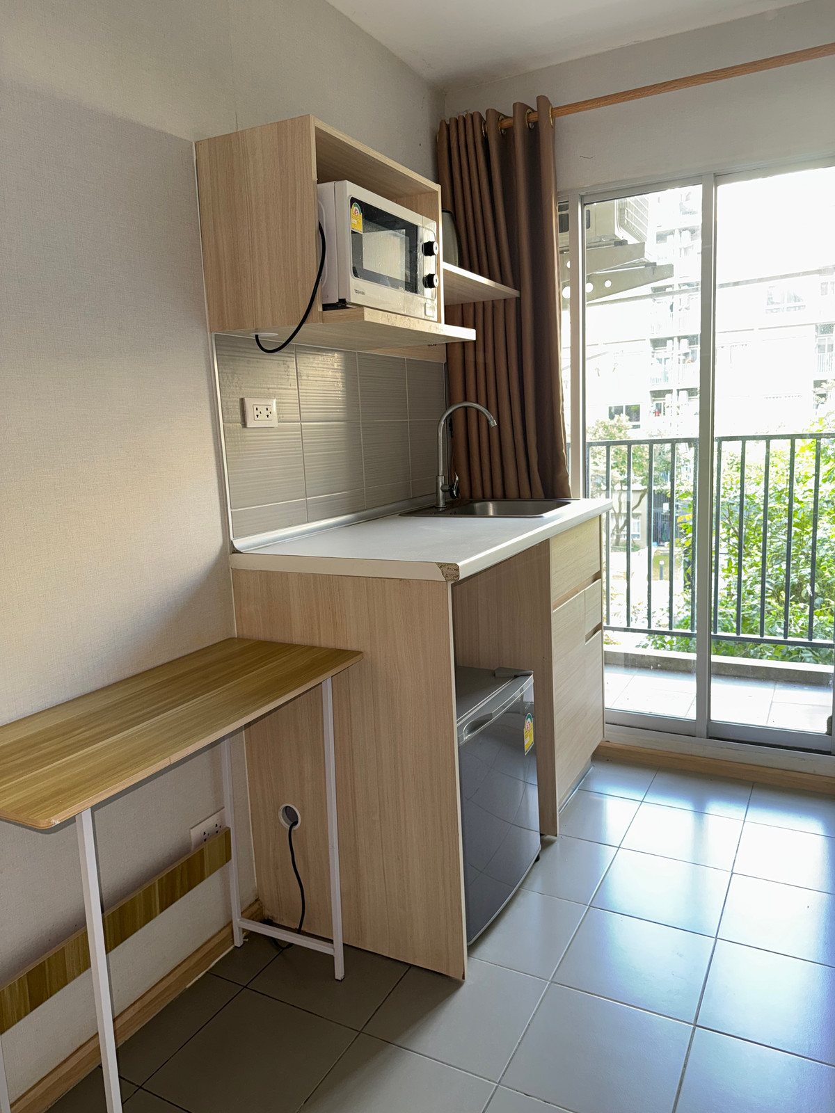 ให้เช่าคอนโดปทุมธานี รังสิต ธรรมศาสตร์ : ✅ ว่าง! พร้อมเข้าอยู่ Plum ALIVE 1 🌟 ค่าเช่าถูก! 7,500 บาท/เดือน 🛏 1 ห้องนอน 1 ห้องน้ำ 📏 26 ตร.ม. 🏙️ ตึก D ชั้น 2-3 เลขที่ห้องดี 94/XXX ! 🚫 ไม่รับ Co-Agent