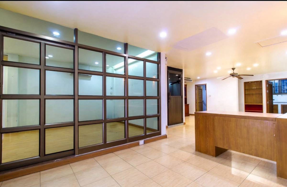 For SaleTownhomeSathorn, Narathiwat : Rare Sathorn Townhome for Sale near MRT Lumphini | Rama 4 – Yen Akat | Home Office Potential