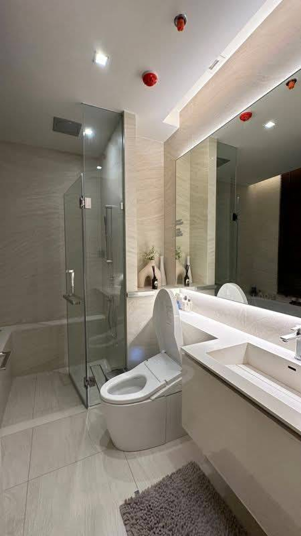 For SaleCondoSukhumvit, Asoke, Thonglor : The Strand Thonglor Ultra-Luxury 1-Bedroom Residence Next to BTS Thonglor Please call: 062-496-6454