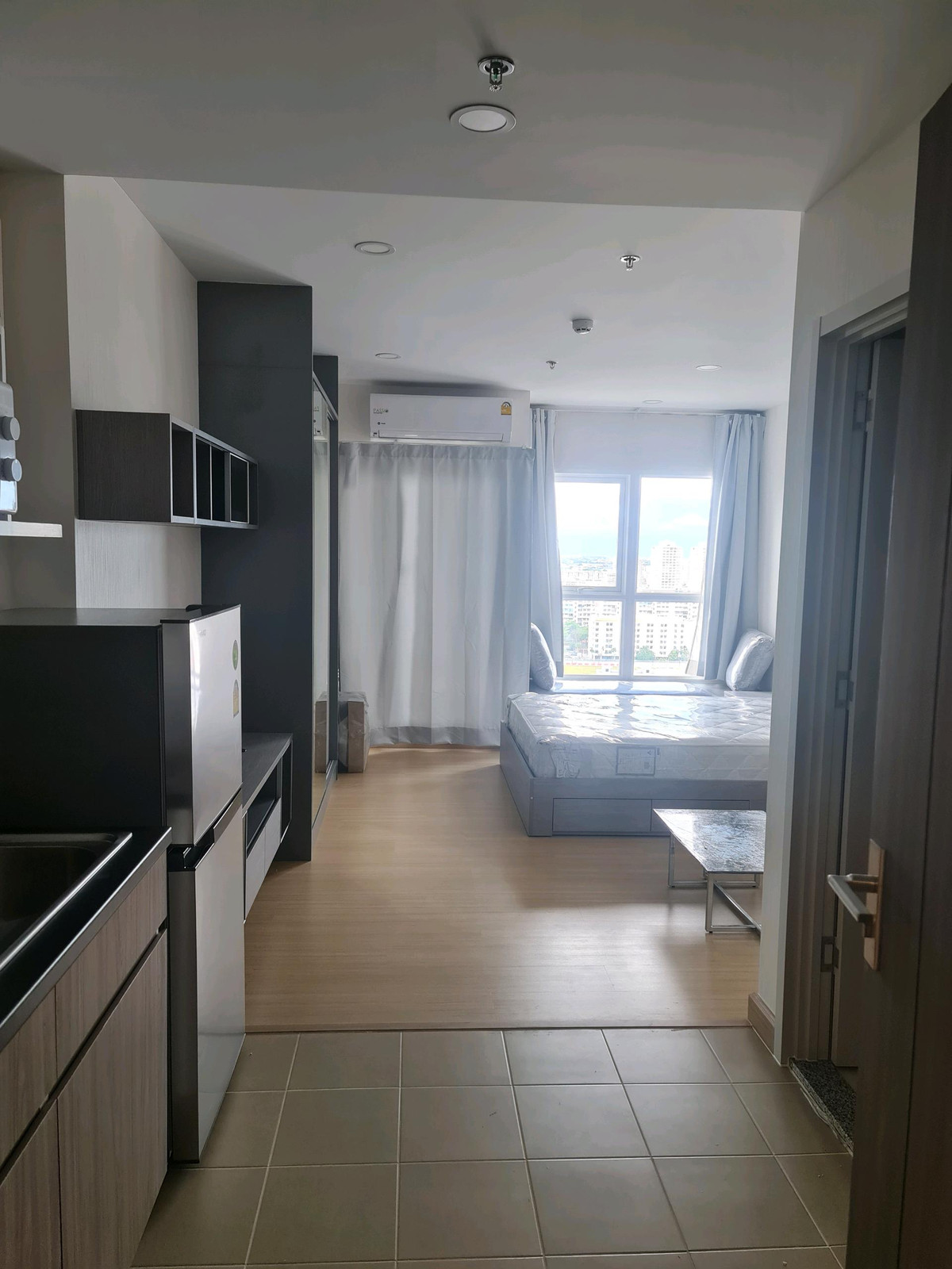 For RentCondoRamkhamhaeng, Hua Mak : Owner for rent, Building B, rent it yourself, reduced price, contact Wanchai 0922810178