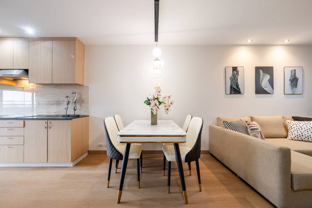 ขายคอนโดสุขุมวิท อโศก ทองหล่อ : ขายคอนโด Waterford Diamond ชั้น 15 พื้นที่กว้าง 68 ตร.ม ห้องวิวสระว่ายน้ำ บรรยากาศสบายๆ ตกแต่งเฟอร์นิเจอร์ให้ครบ 