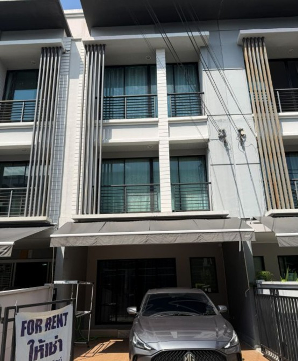 ให้เช่าทาวน์โฮมรัตนาธิเบศร์ สนามบินน้ำ พระนั่งเกล้า : 🔥🔥🔥 ปล่อยเช่า บ้านกลางเมือง รัตนาธิเบศร์ 🔥🔥🔥  📍ทาวน์โฮม 3 ชั้น | เนื้อที่ 18 ตร.ว. | พื้นที่ใช้สอย 144 ตร.ม. 📍3 ห้องนอน 3 ห้องน้ำ | ห้องรับแขกและห้องนั่งเล่นกว้าง | จอดรถได้ 2 คัน | แอร์ 4 เครื่อง