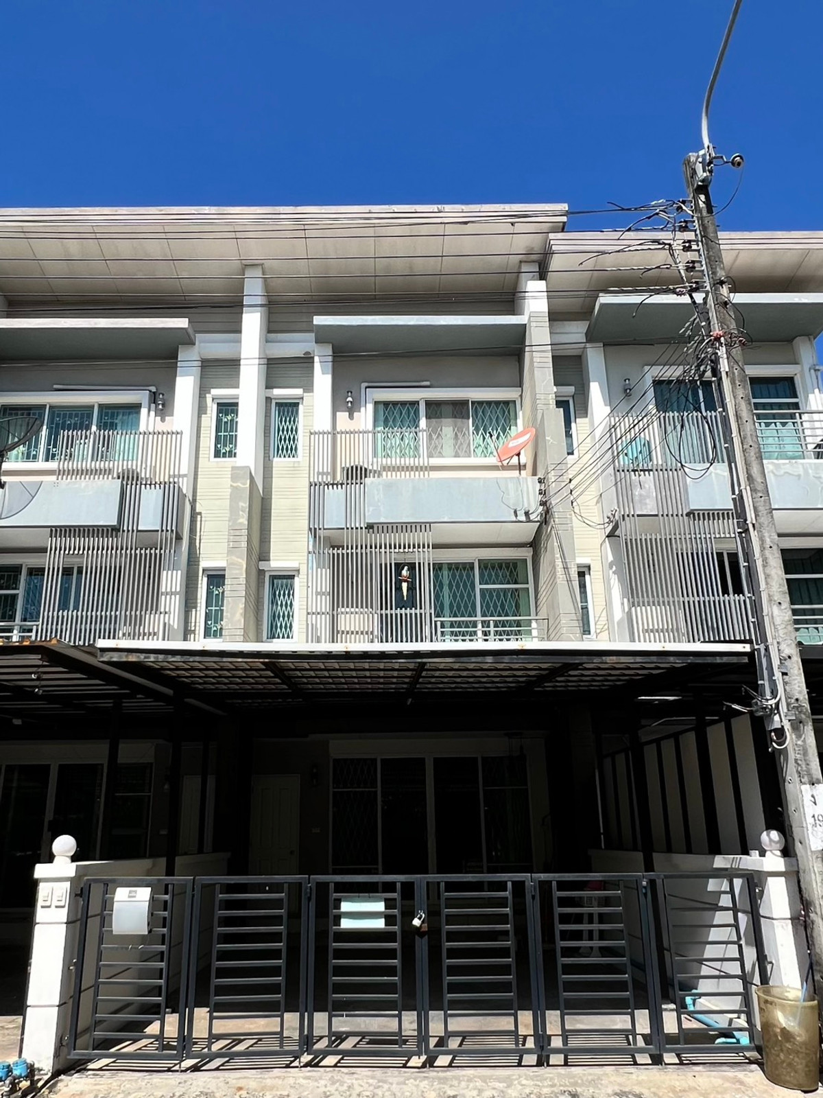 For SaleTownhomePattanakan, Srinakarin : Townhome, Town Avenue Rama 9 / 3 Bedrooms (FOR SALE) BZD091