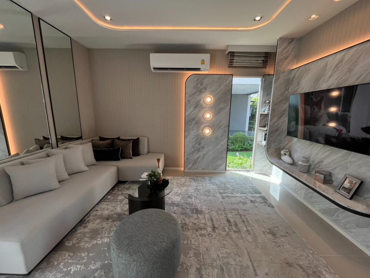For SaleLadkrabang, Suwannaphum Airport : 🏡 Wide frontage of 11.4 meters! Detached-house feel at an affordable price.. 💸🔥 Who says a semi-detached house has to feel cramped? You have to see this one at GRANDE PLENO Rama 9 – Motorway.