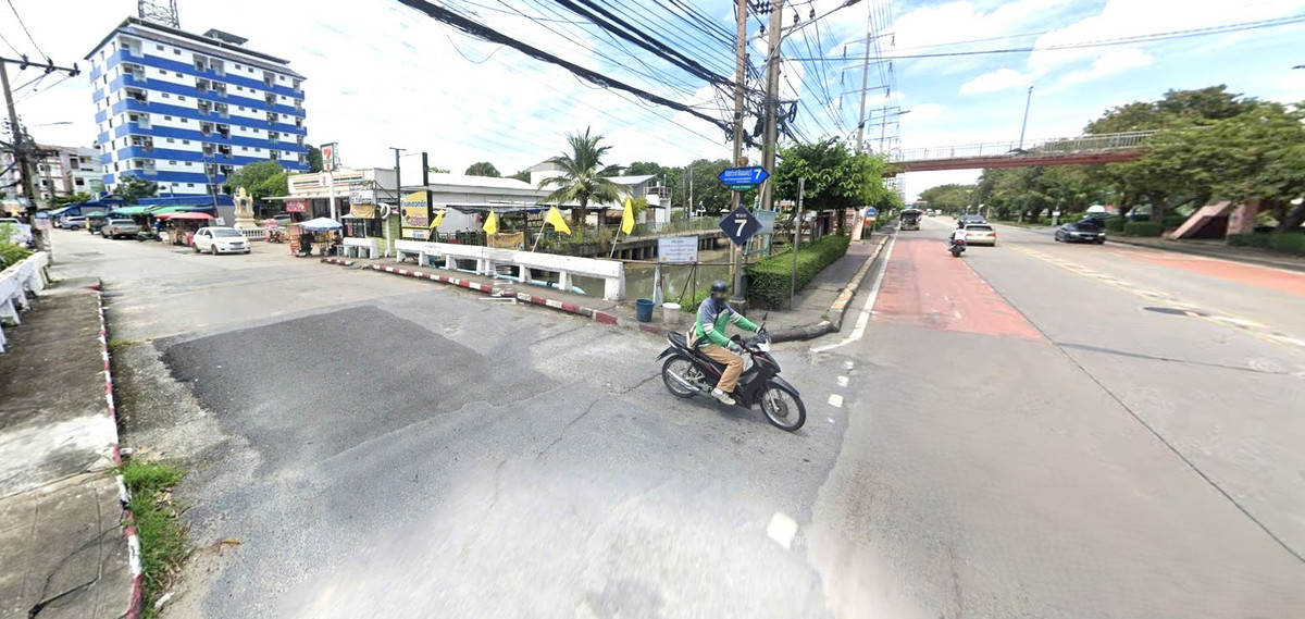 ขายที่ดินบางซื่อ วงศ์สว่าง เตาปูน : KL0059  ขายที่ดินขนาดที่ดิน 1 ไร่ 1 งาน 25 ตารางวา หน้ากว้าง 86 เมตร ลึก 24 เมตร  ย่าน ประชาชื่นนนทบุรี ใกล้มหาวิทยาลัยธุรกิจบัณทิตย์  ที่ดินถมแล้ว พร้อมสร้างห่างจากถนนเลียบคลองปะปาเพียง 450 เมตร เดินทางสะดวกถนนหน้ากว้าง 6 เมตร โดยประมาณ รถ 6ล้อเข้าออกได้