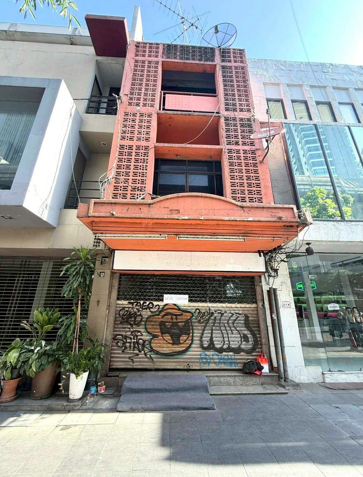 ให้เช่าอาคารพาณิชย์สุขุมวิท อโศก ทองหล่อ : LTH14016 – Commercial for Rent | Phrom Phong | 130 sqm | 3 beds 3baths | Near BTS Phrom Phong | 160K/Month | อาคารพาณิชย์ให้เช่า พร้อมพงษ์