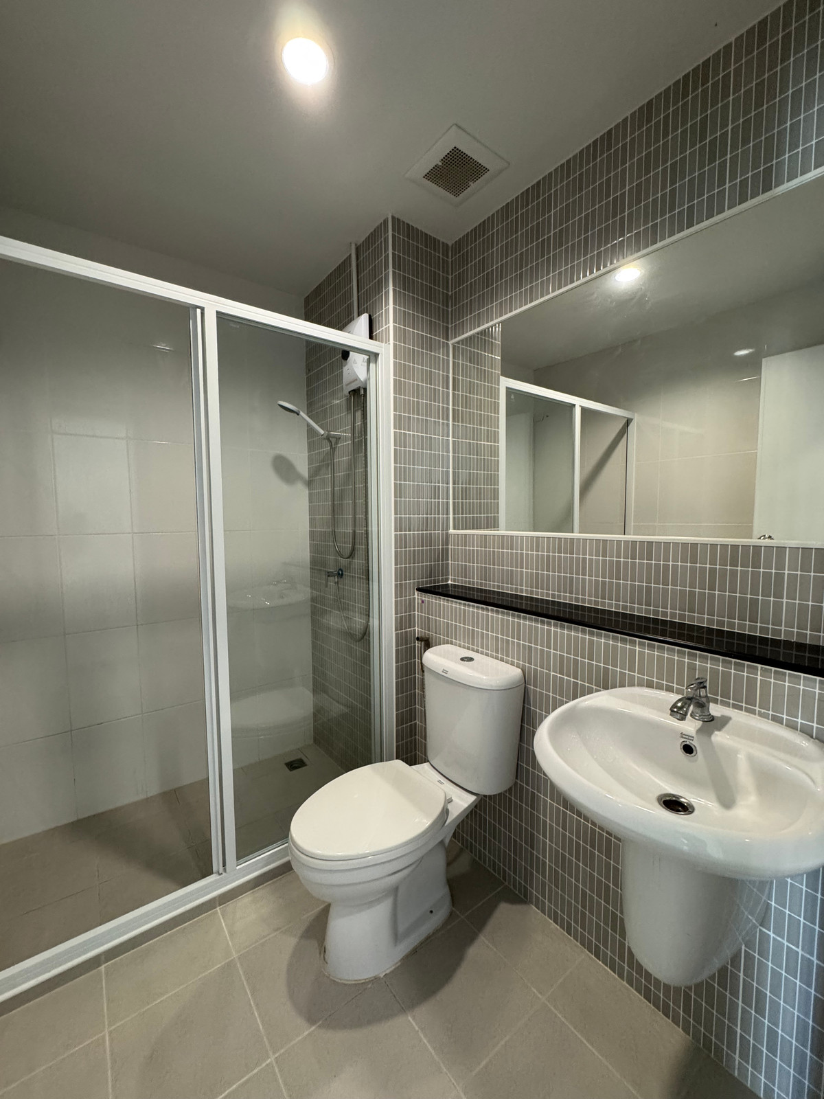 For RentCondoBang Sue, Wong Sawang, Tao Pun : ✅ Available! Ready to Move-in ! 🌟 Cheapest for Rent! 7500 THB/month 🛏 Studio 📏 28 sq.m. 🏙 Building D = 10th Fl. 🚫 No Co-Agent