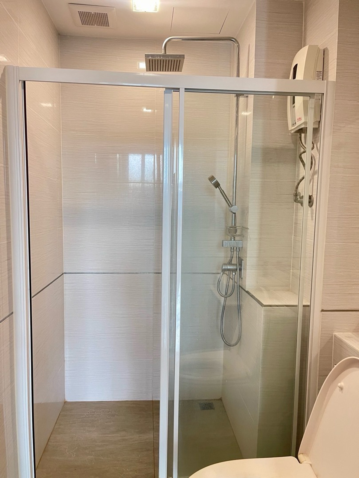 For RentCondoSamut Prakan,Samrong : For rent: The Metropolis Samrong Interchange, garden view, west/south.