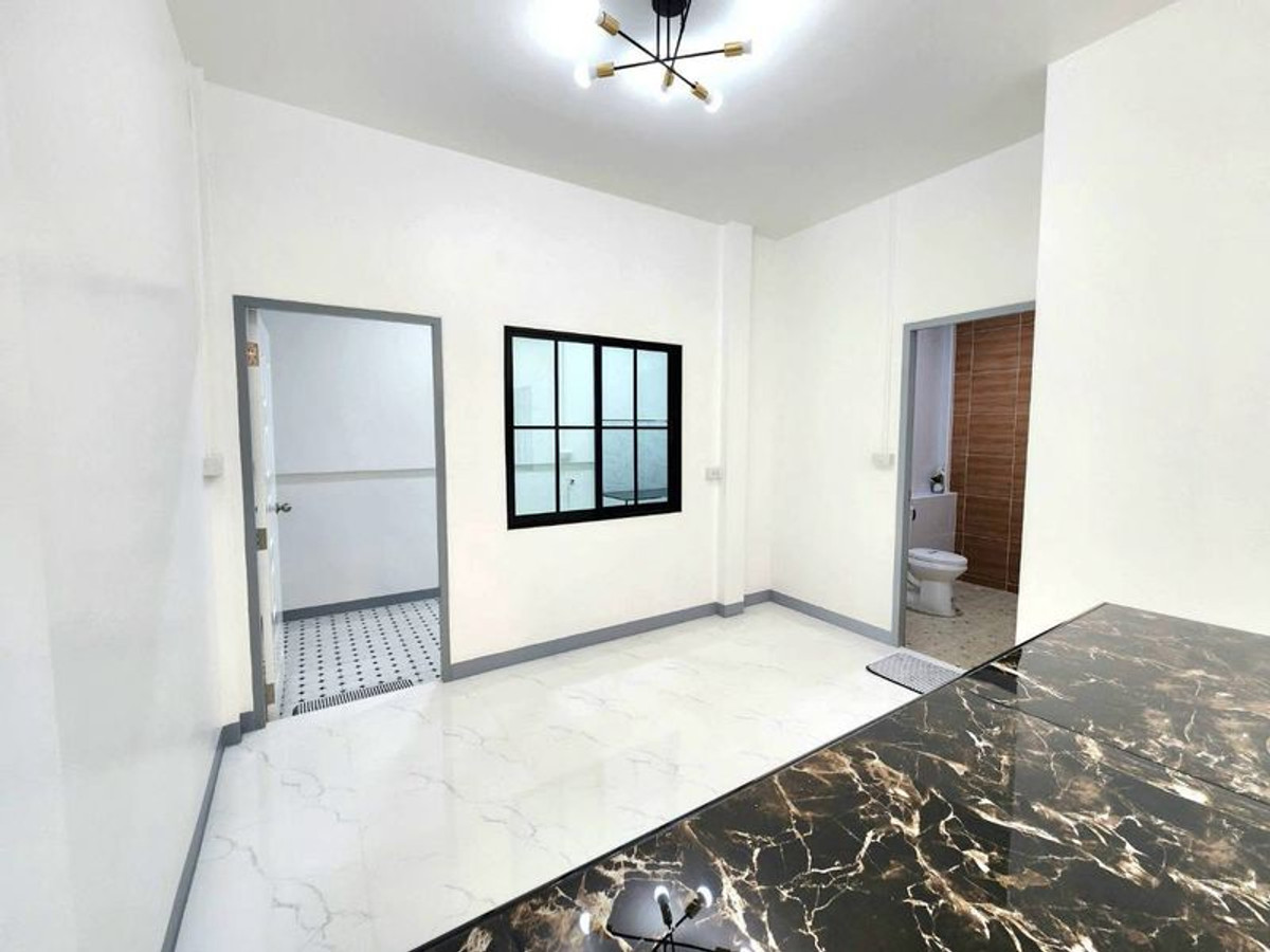 For SaleTownhomeSriracha Laem Chabang Ban Bueng : Townhome Pruksachart 2 Soi Mor Yoi / 2 Bedrooms (FOR SALE) YEAN074