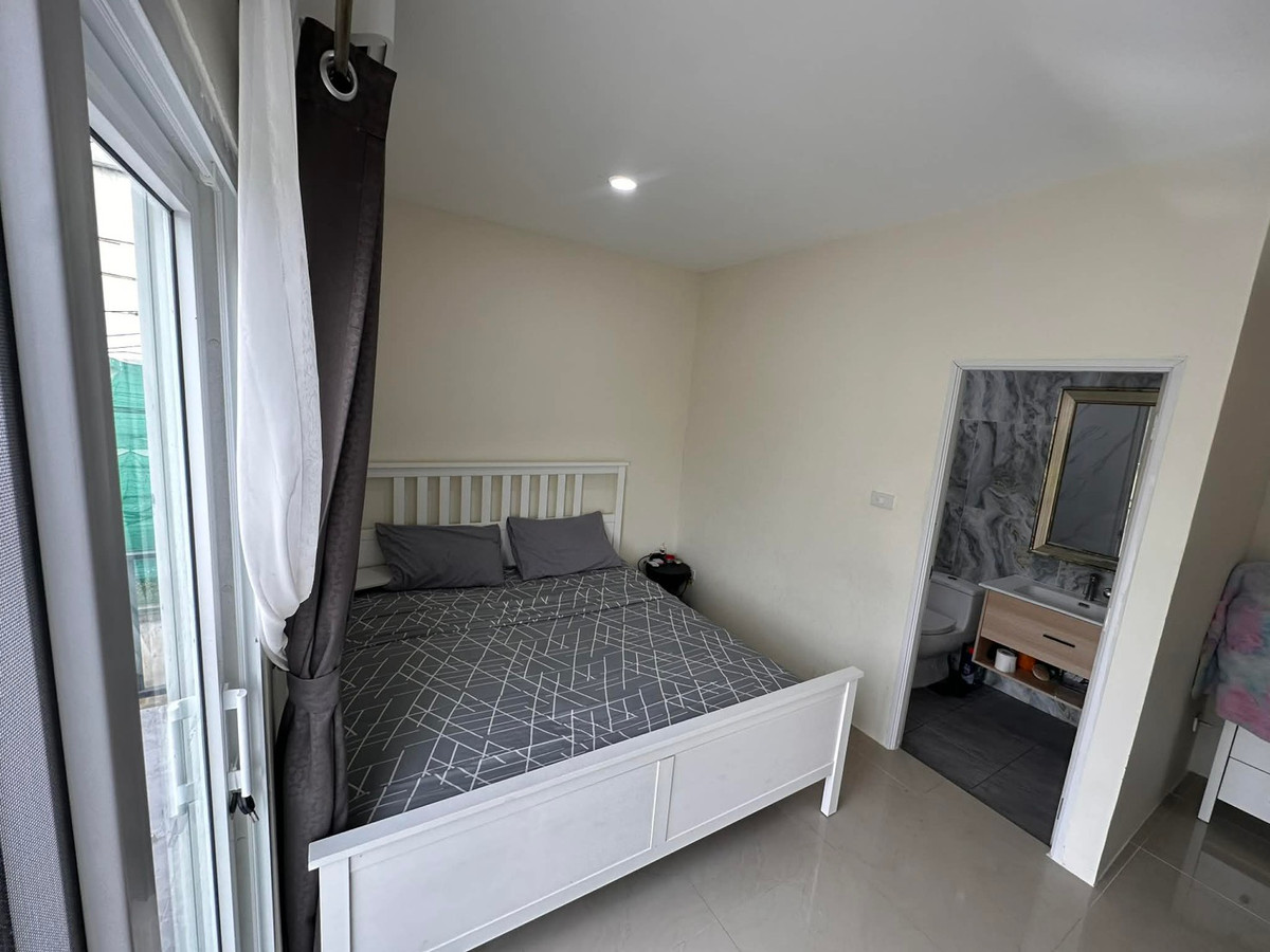 For SaleHousePattaya, Bangsaen, Chonburi : Eakmongkol 4 / 2 Bedrooms (SALE WITH TENANT) AM001