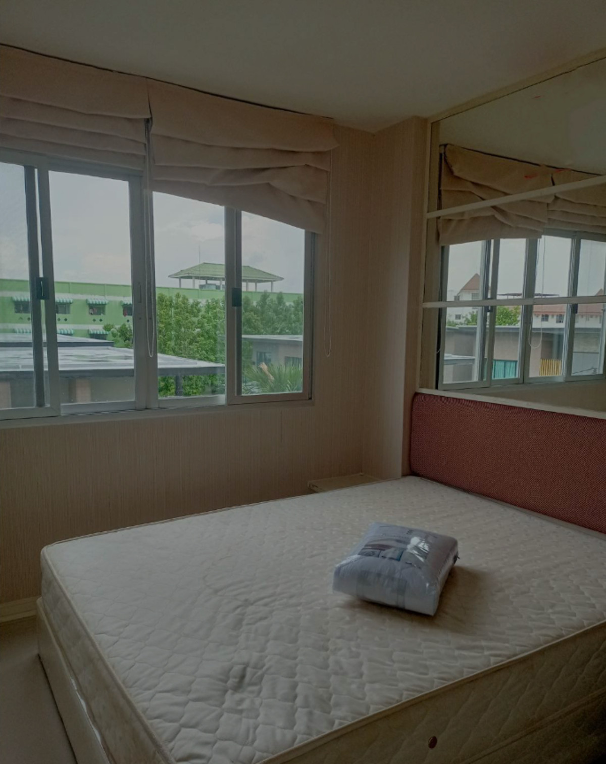 For RentCondoRamkhamhaeng, Hua Mak : For rent, Lumpini Bodindecha-Ramkhamhaeng, Building E, 5th floor, excellent location, has a beautiful 7-Eleven, has a washing machine. You can walk to Bodindradebayavarangkun. Near Town in Town 7500 baht/month