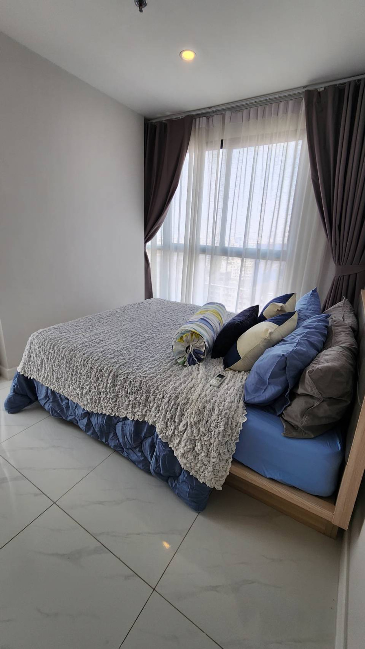 For RentCondoBangna, Bearing, Lasalle : Condo for Rent: Ideo O2 Near BTS Bang Na (approx. 300 meters)