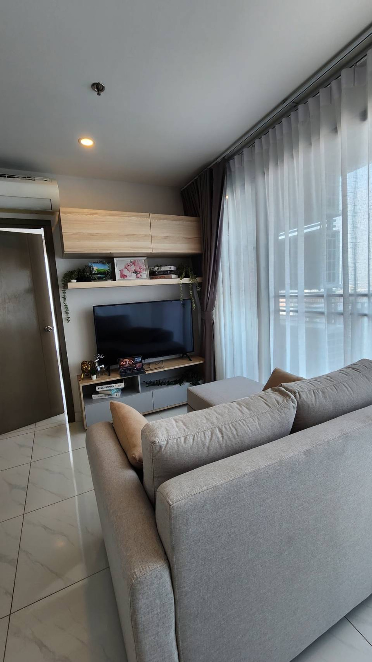 For RentCondoBangna, Bearing, Lasalle : Condo for Rent: Ideo O2 Near BTS Bang Na (approx. 300 meters)