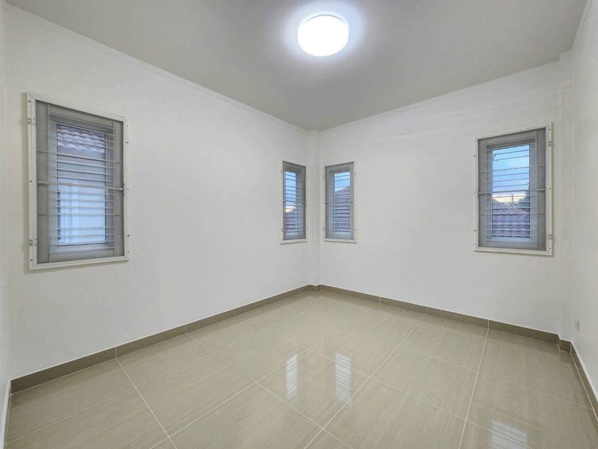 For SaleSriracha Laem Chabang Ban Bueng : Nathawadee 4 Suansua - Nongkho Semi-Detached House / 4 Bedrooms (FOR SALE) YEAN073