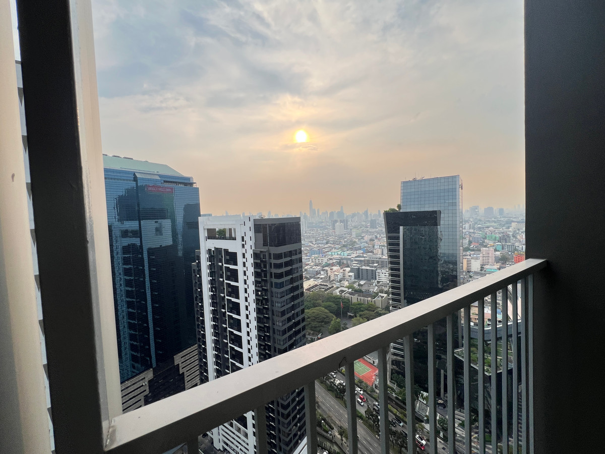 ให้เช่าคอนโดรัชดา ห้วยขวาง : RC124725 Condo for rent at NOBLE REVOLVE RATCHADA ใกล้ MRT สถานีศูนย์วัฒนธรรม 