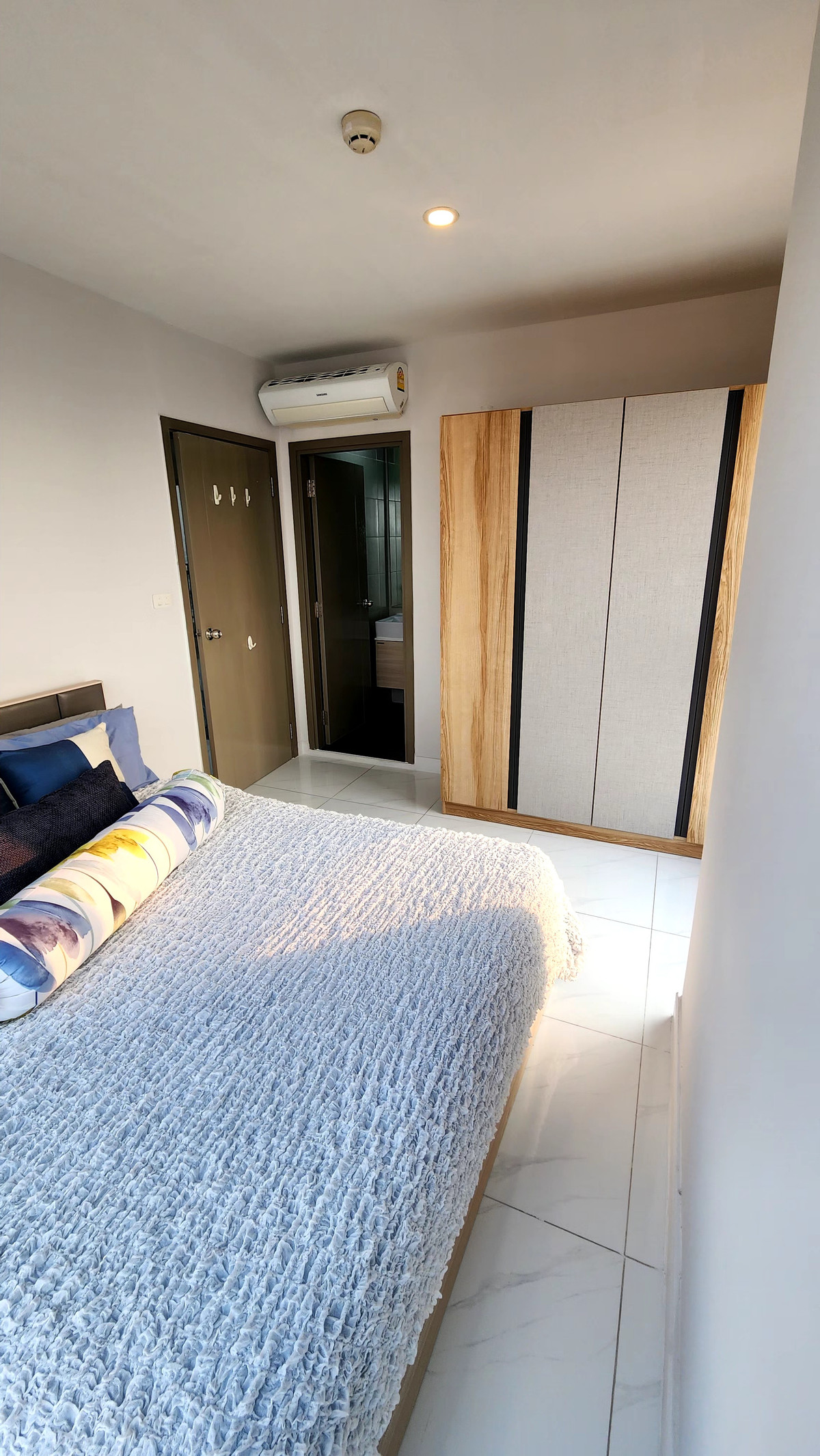 For RentCondoBangna, Bearing, Lasalle : Condo for Rent: Ideo O2 Near BTS Bang Na (approx. 300 meters)