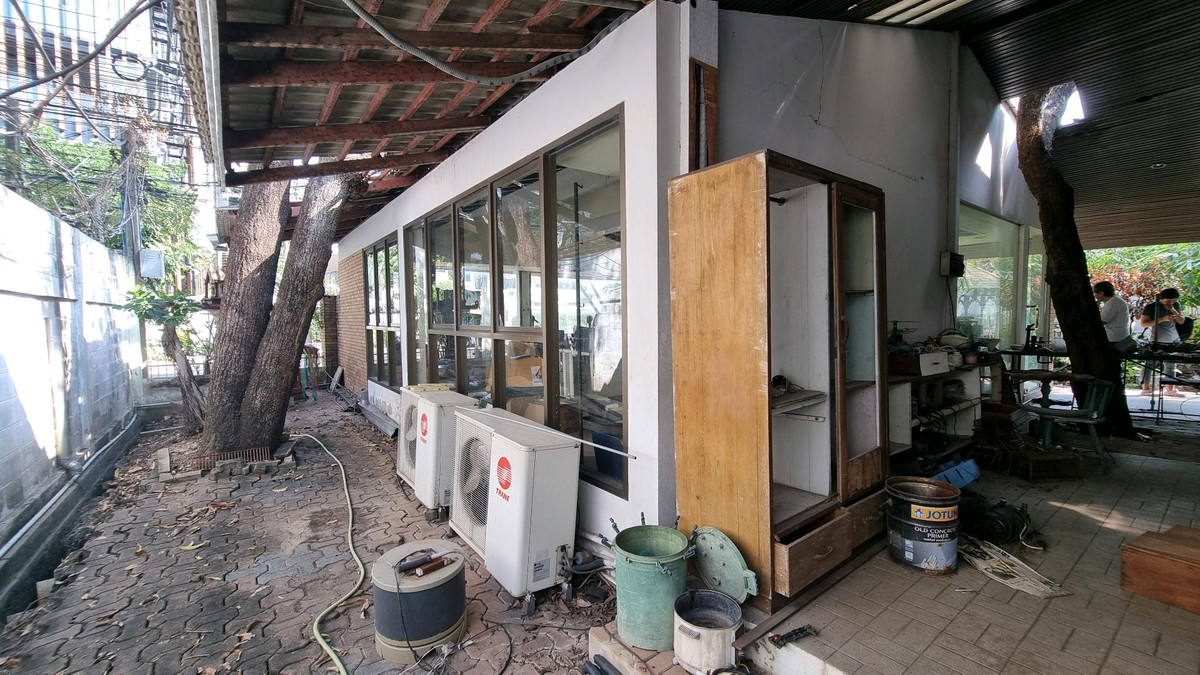 For RentRetail SpaceSukhumvit, Asoke, Thonglor : Thonglor, building for rent with garden  suitable for businesses that are not crowded, such as furniture showrooms. or display art  total area approximately 210 square meters