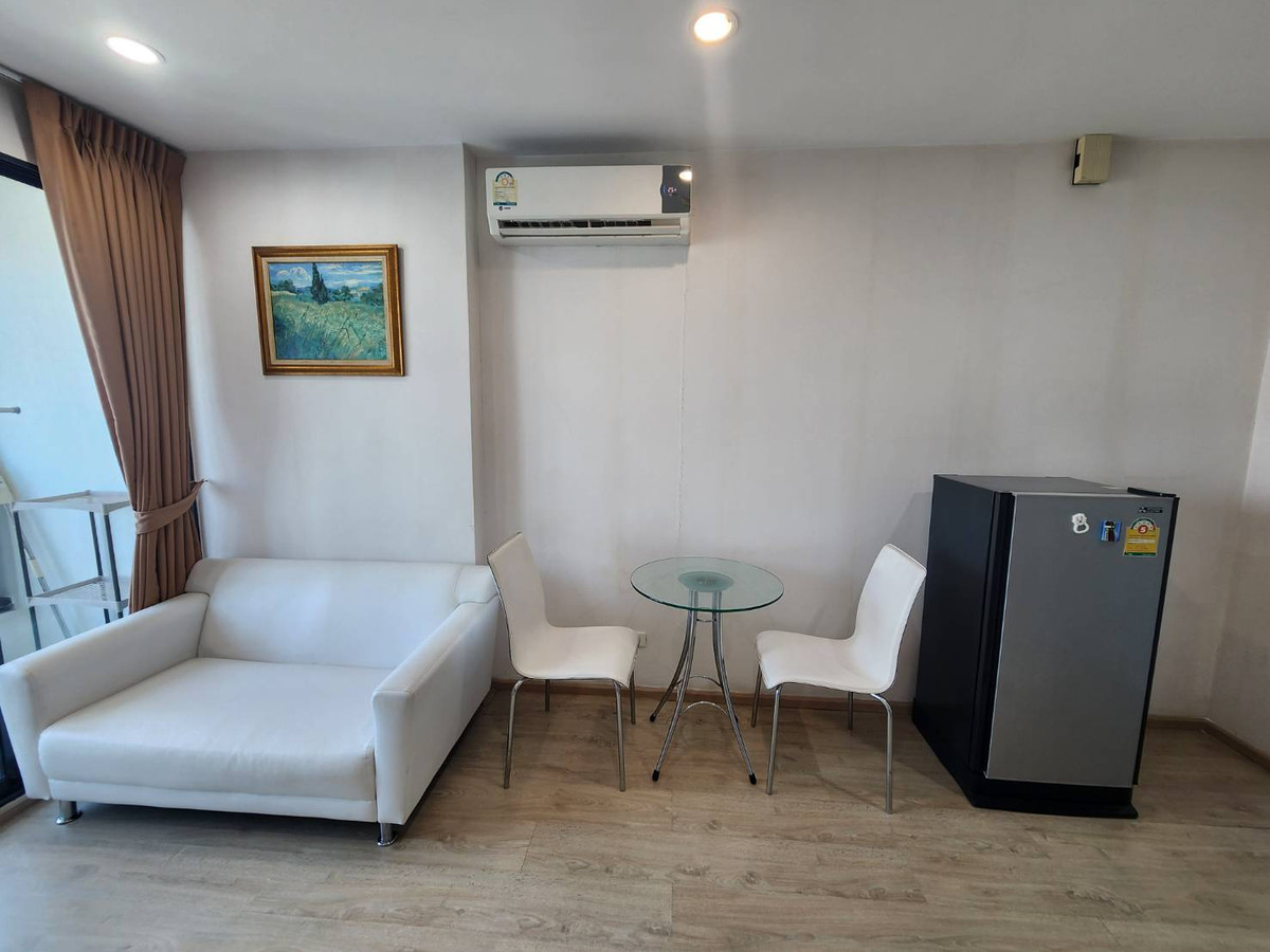 For RentCondoThaphra, Talat Phlu, Wutthakat : For rent, very cheap, Ideo Sathorn Thapra (Ideo Sathorn Thapra), next to BTS Pho Nimit, with furniture + washing machine, only 8,500 baht.