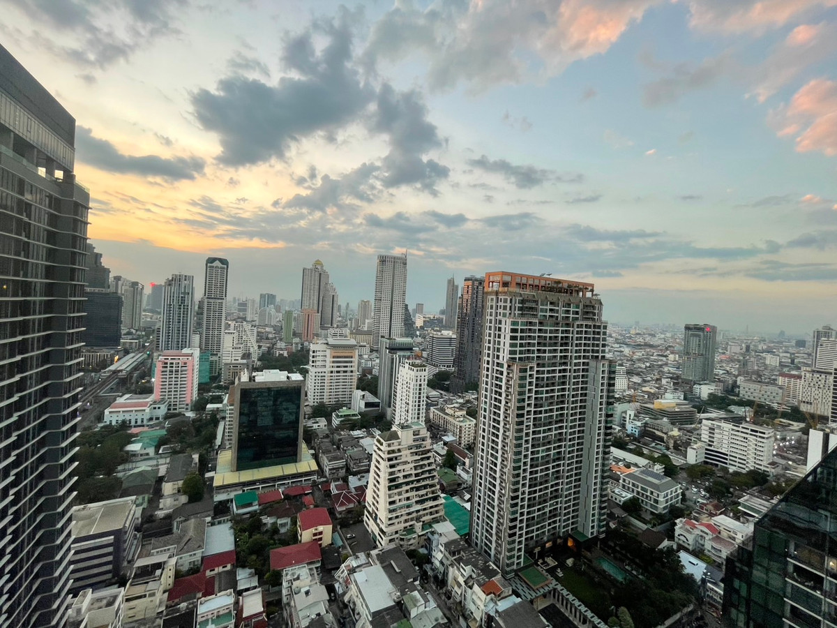 For RentCondoSilom, Saladaeng, Bangrak : Condo room for rent, Silom Suite (Sathorn 12)
