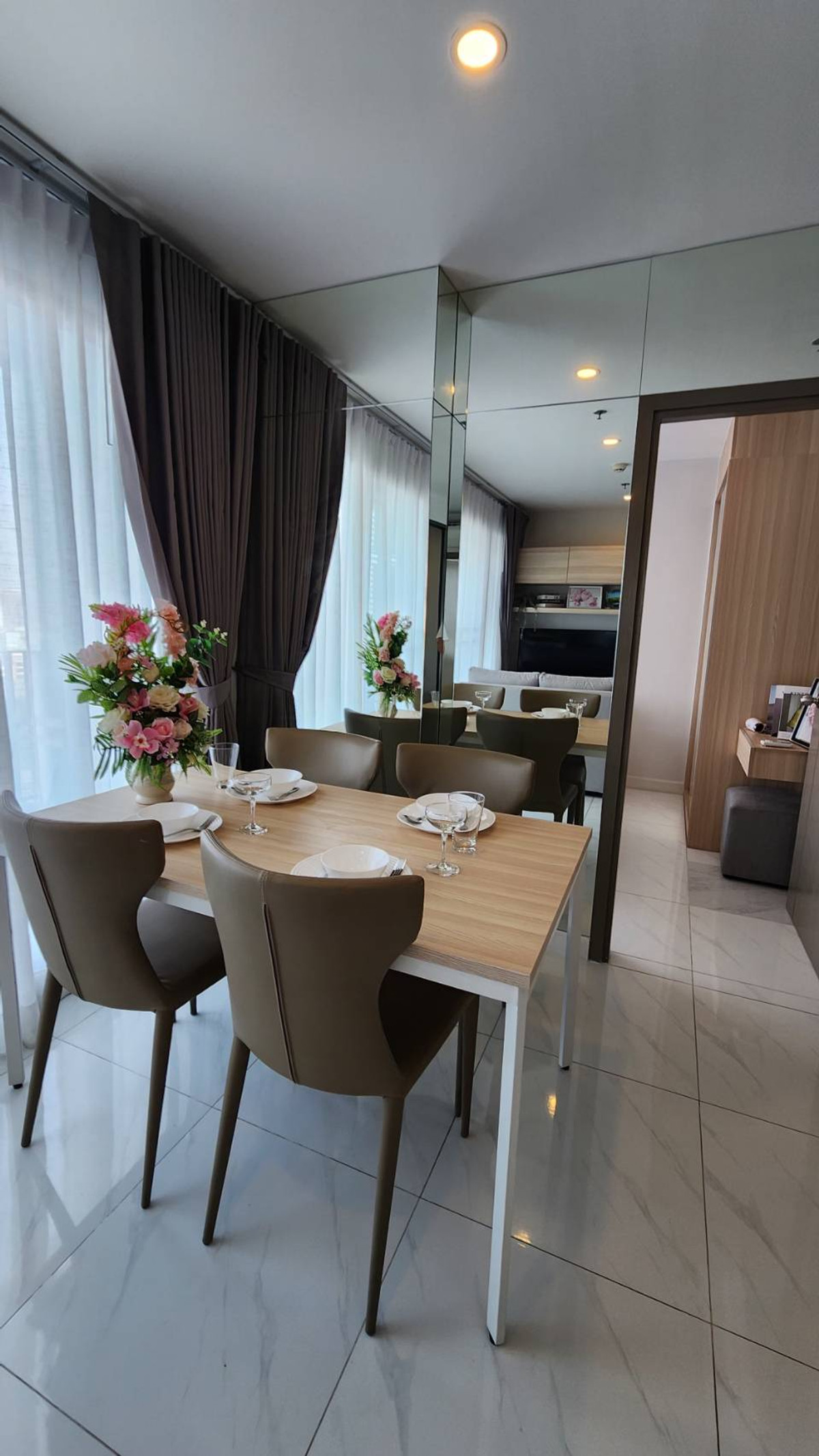 For RentCondoBangna, Bearing, Lasalle : Condo for Rent: Ideo O2 Near BTS Bang Na (approx. 300 meters)