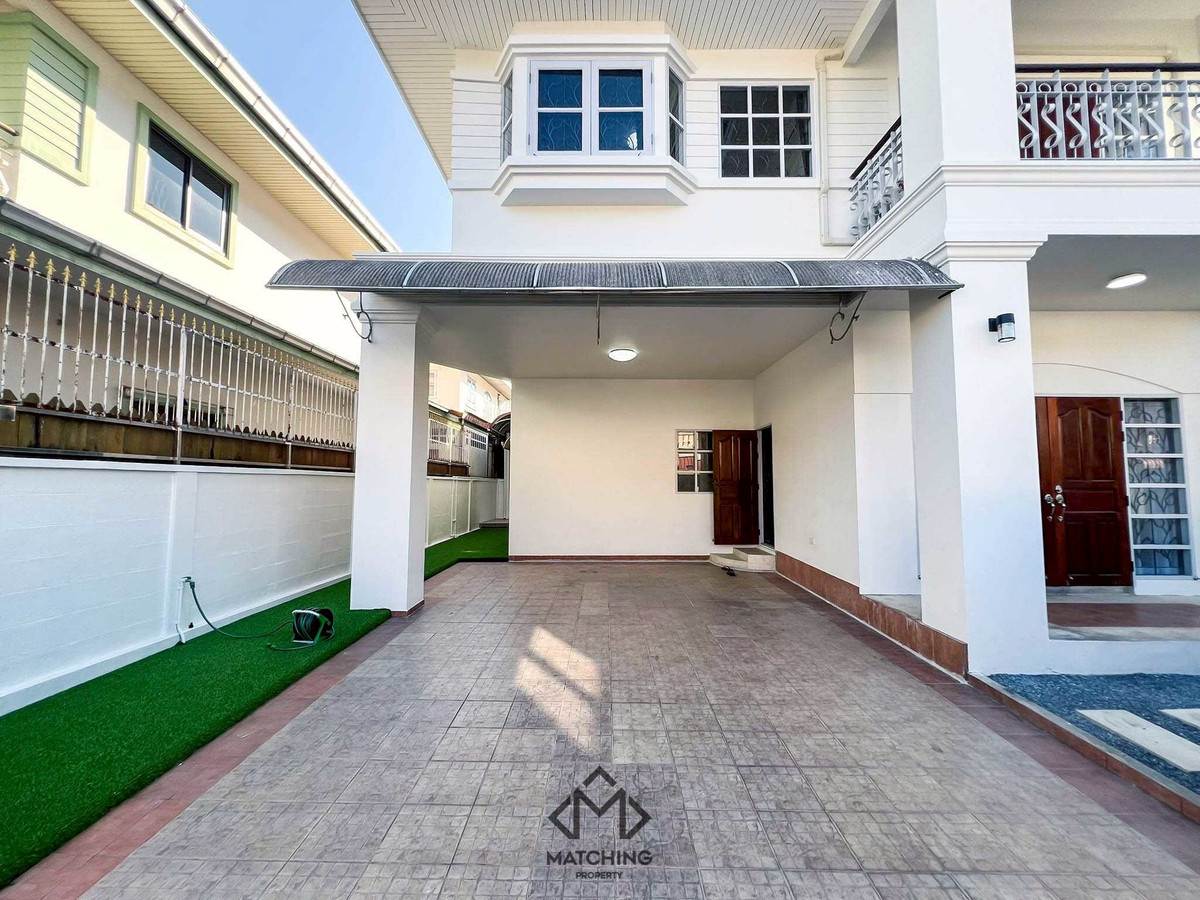 ให้เช่าบ้านวิภาวดี ดอนเมือง หลักสี่ : บ้านเดี่ยว 2 ชั้น รีโนเวทใหม่ เฟอร์ใหม่ ใกล้สนามบินดอนเมือง 3 นอน 3 น้ำ 2 จอด / Tel: 098-6542399