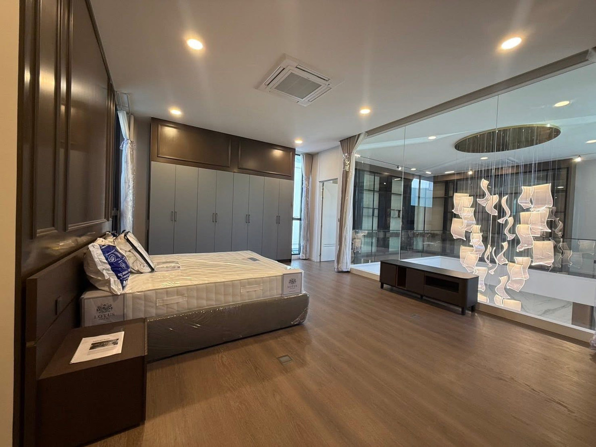 ให้เช่าบ้านลาดกระบัง สุวรรณภูมิ : FOR RENT : Luxury บ้านเดี่ยว Pool villa VIVE กรุงเทพกรีฑา มีลิฟส่วนตัว 5 ห้องนอน ตกแต่งหรู