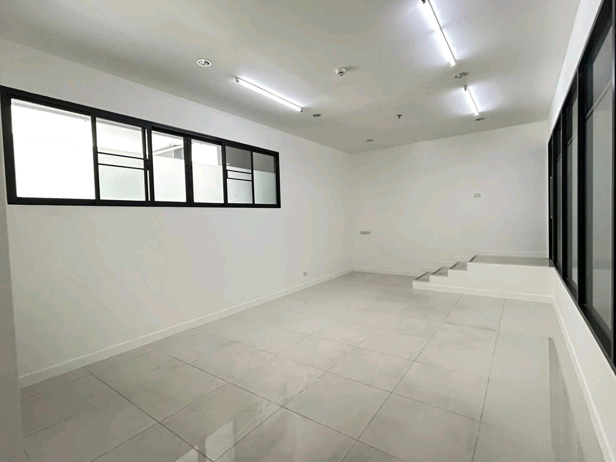 For RentRetail SpacePinklao, Charansanitwong : 32 SQ.M. Retail Shop for Rent at Thana Astoria Pinklao — 493 Units, Direct Access to MRT Bang Yi Khan
