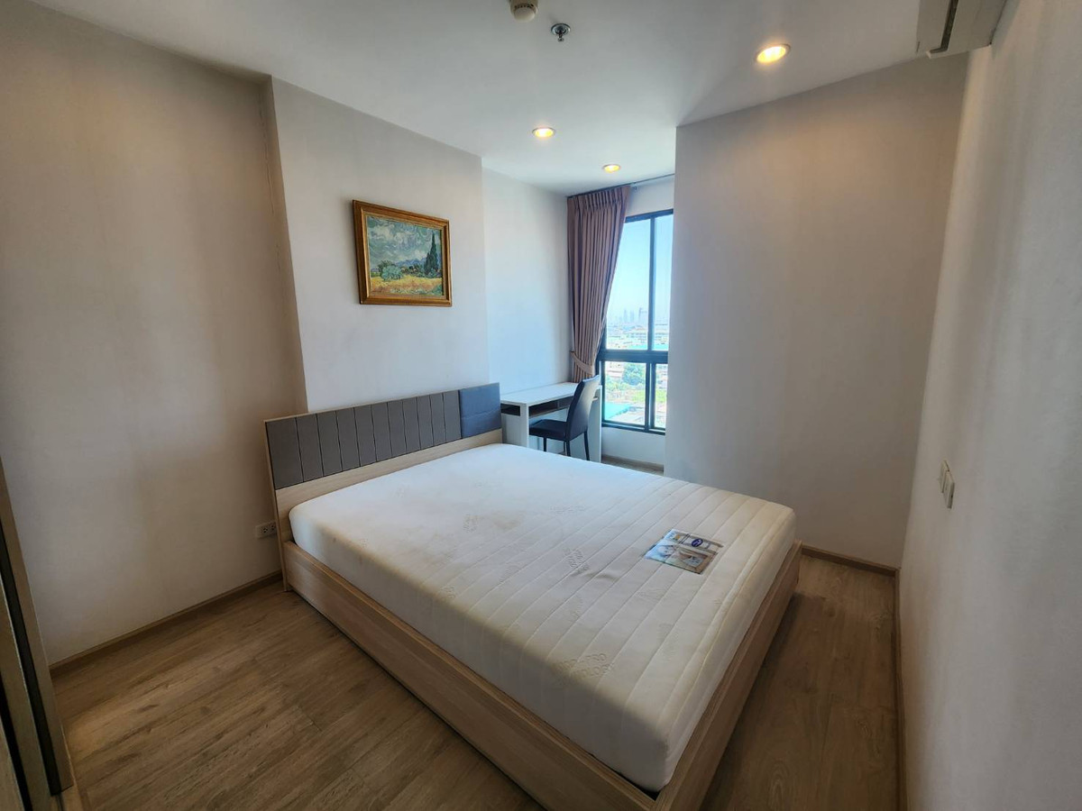 For RentCondoThaphra, Talat Phlu, Wutthakat : For rent, very cheap, Ideo Sathorn Thapra (Ideo Sathorn Thapra), next to BTS Pho Nimit, with furniture + washing machine, only 8,500 baht.