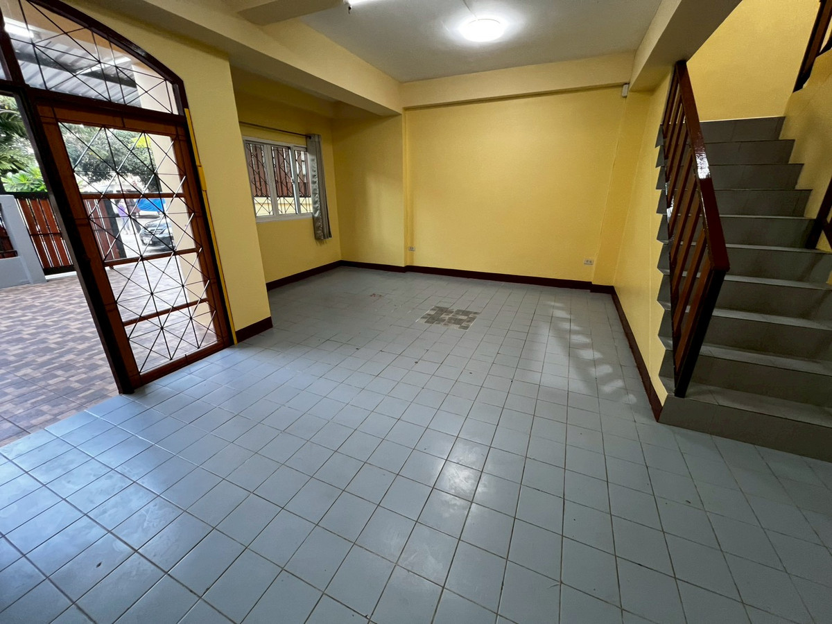 ให้เช่าบ้านสะพานควาย จตุจักร : บ้านพร้อมที่ดินใหญ่ 10นาที ถึงสวนจตุจักร ติดตลาดบองมาร์เช่ 3ห้องนอน รีโนเวทใหม่