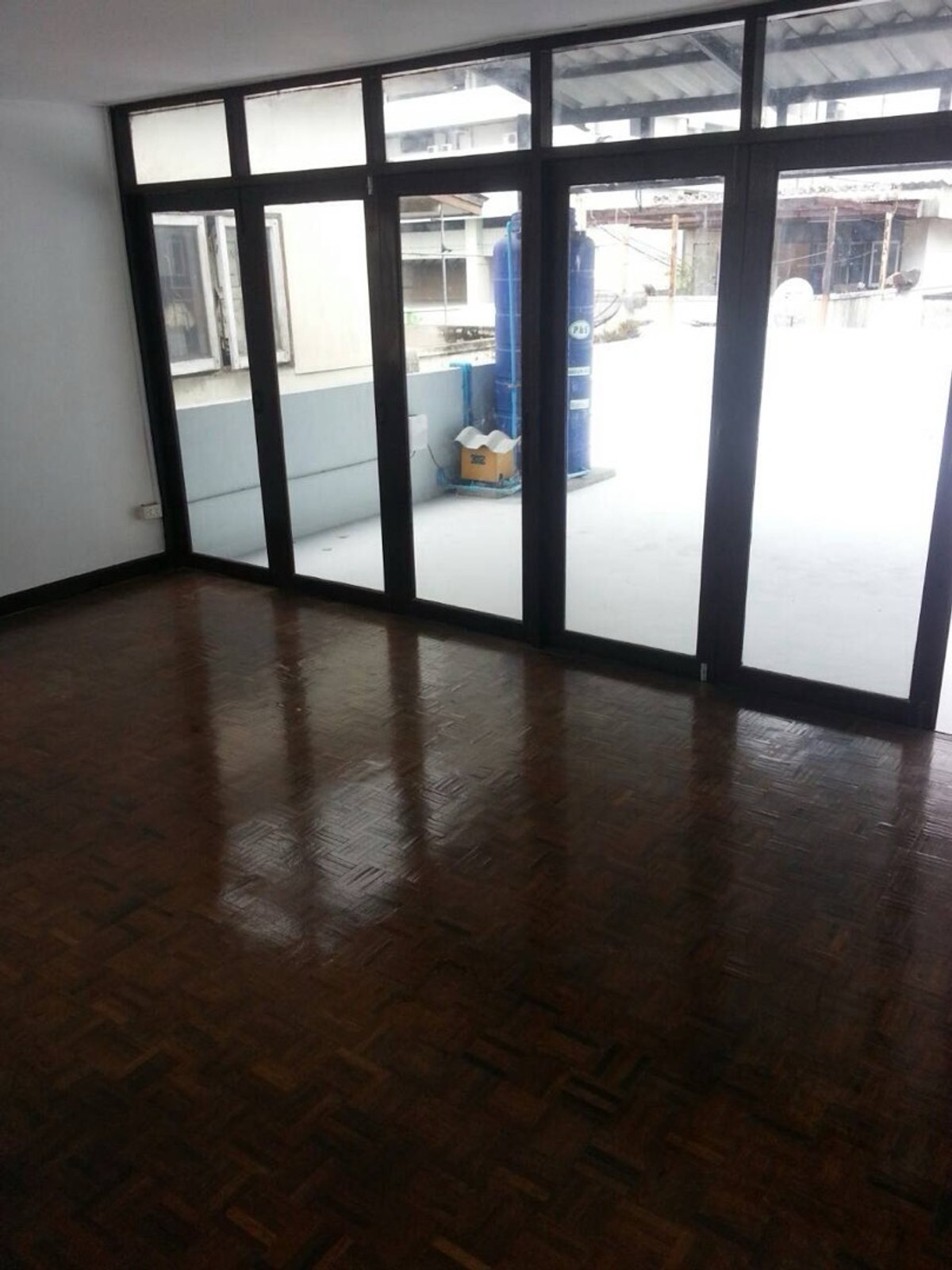 ขายบ้านสีลม ศาลาแดง บางรัก : ขาย บ้านเดี่ยว 35 ตารางวา ซอยละลายทรัพย์ อยู่ สีลม 5 และ สีลม 7 ใกล้ BTS รถไฟฟ้า ช่องนนทรี 350 เมตร 