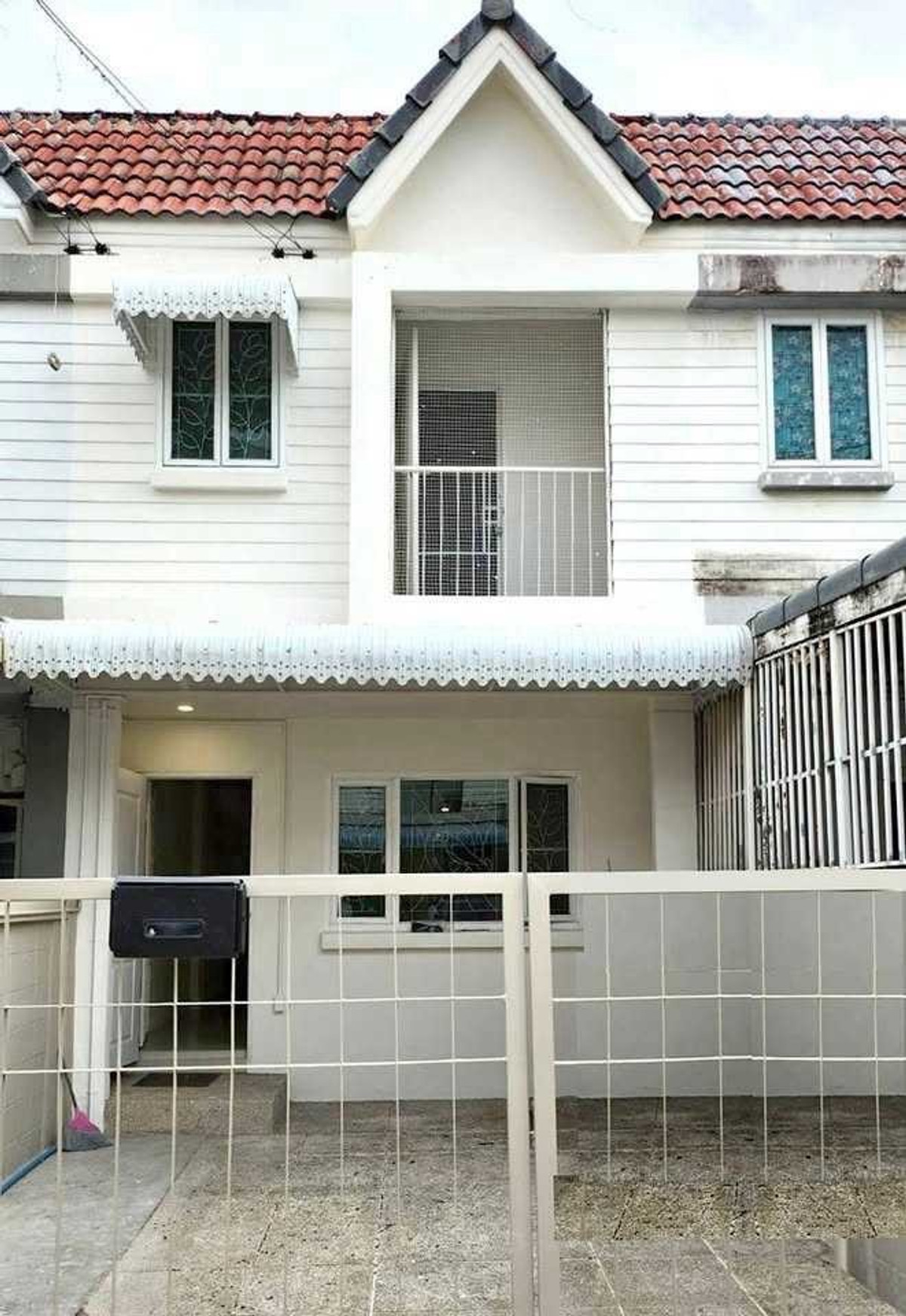 ให้เช่าทาวน์โฮมบางนา แบริ่ง ลาซาล : ให้เช่า Townhome ติด Abac บางนา  ✈️🎊💸ABAC Bangna附近聯排別墅出租 