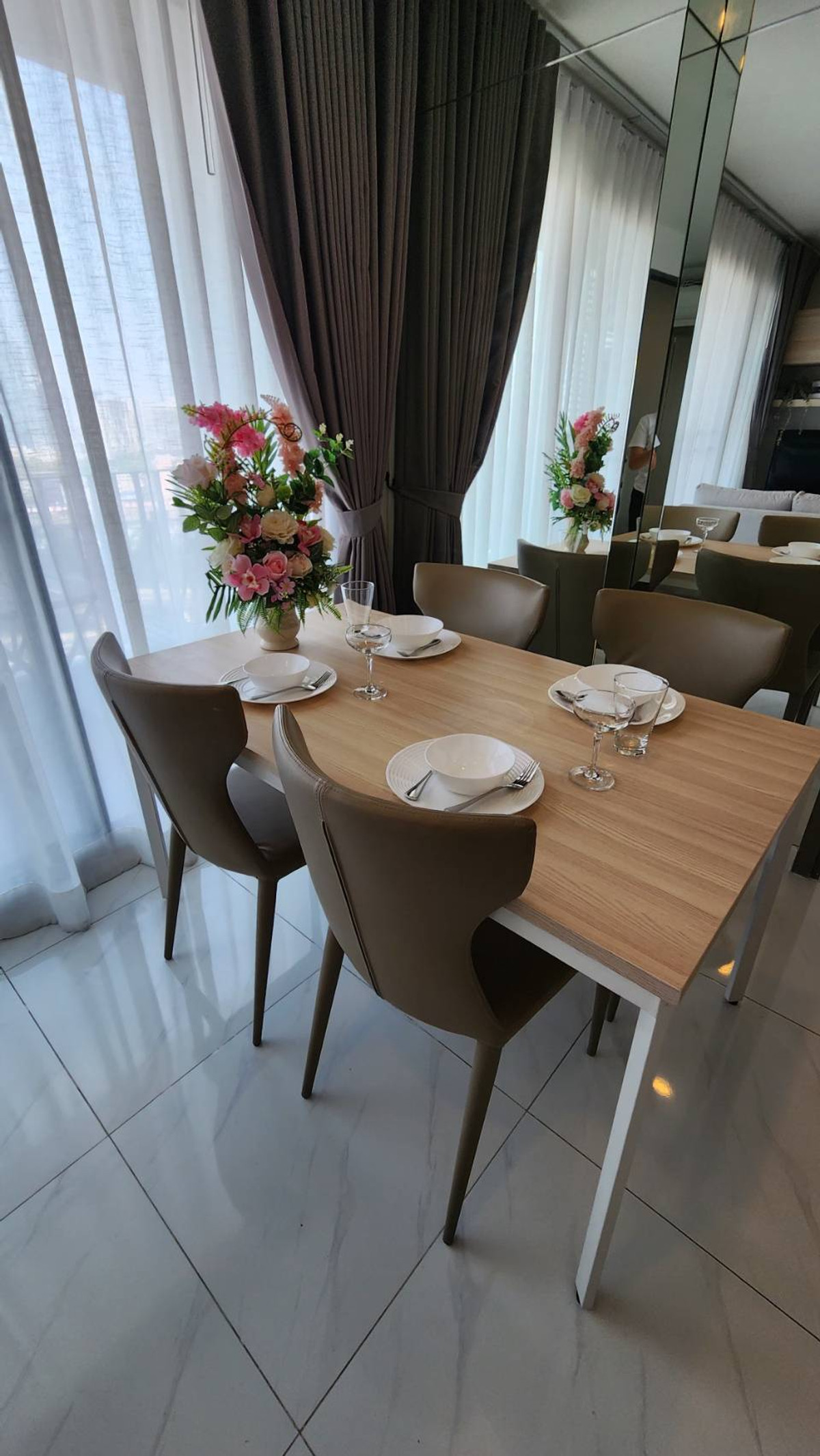 For RentCondoBangna, Bearing, Lasalle : Condo for Rent: Ideo O2 Near BTS Bang Na (approx. 300 meters)