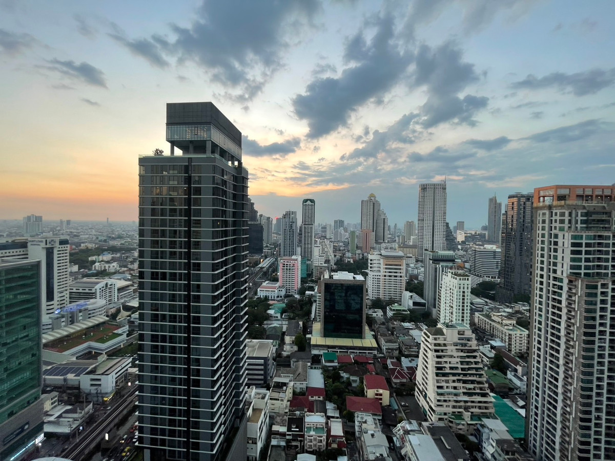 For RentCondoSilom, Saladaeng, Bangrak : Condo room for rent, Silom Suite (Sathorn 12)