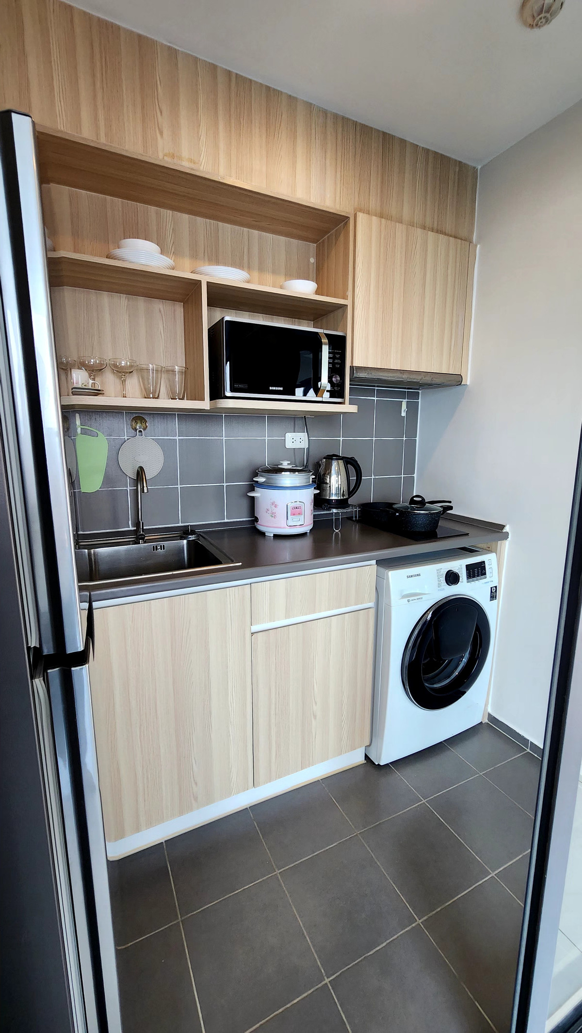 For RentCondoBangna, Bearing, Lasalle : Condo for Rent: Ideo O2 Near BTS Bang Na (approx. 300 meters)