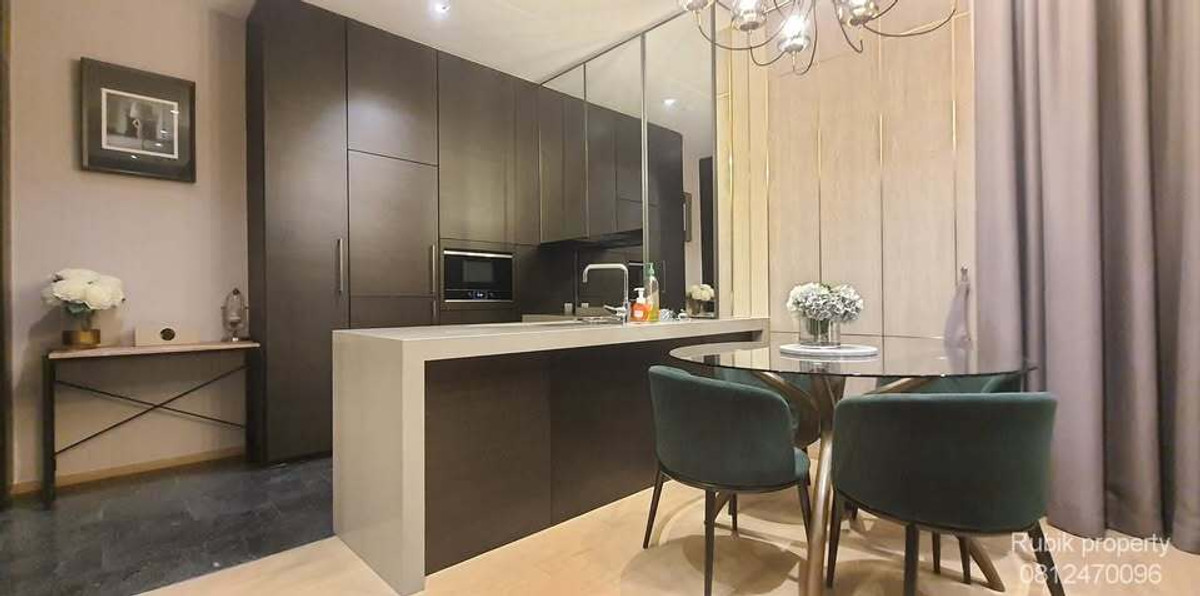 For RentCondoWitthayu, Chidlom, Langsuan, Ploenchit : 🏙 For Rent: 28 Chidlom RB1523 ✨ Corner room, premium location in the heart of Chidlom.