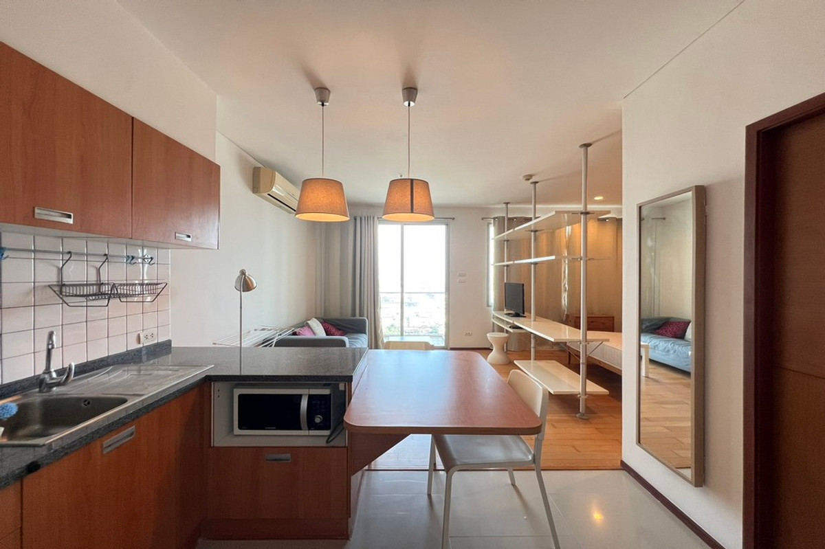 CondoWongwianyai, Charoennakor : 🔥 For Sale - Rent !! high floor 24++, ICONSIAM view!! 🔥 Code C20221204194..........Villa Sathorn, Studio room, 1 bathroom, furnished, ready to move in, Special Deal!!📣📣