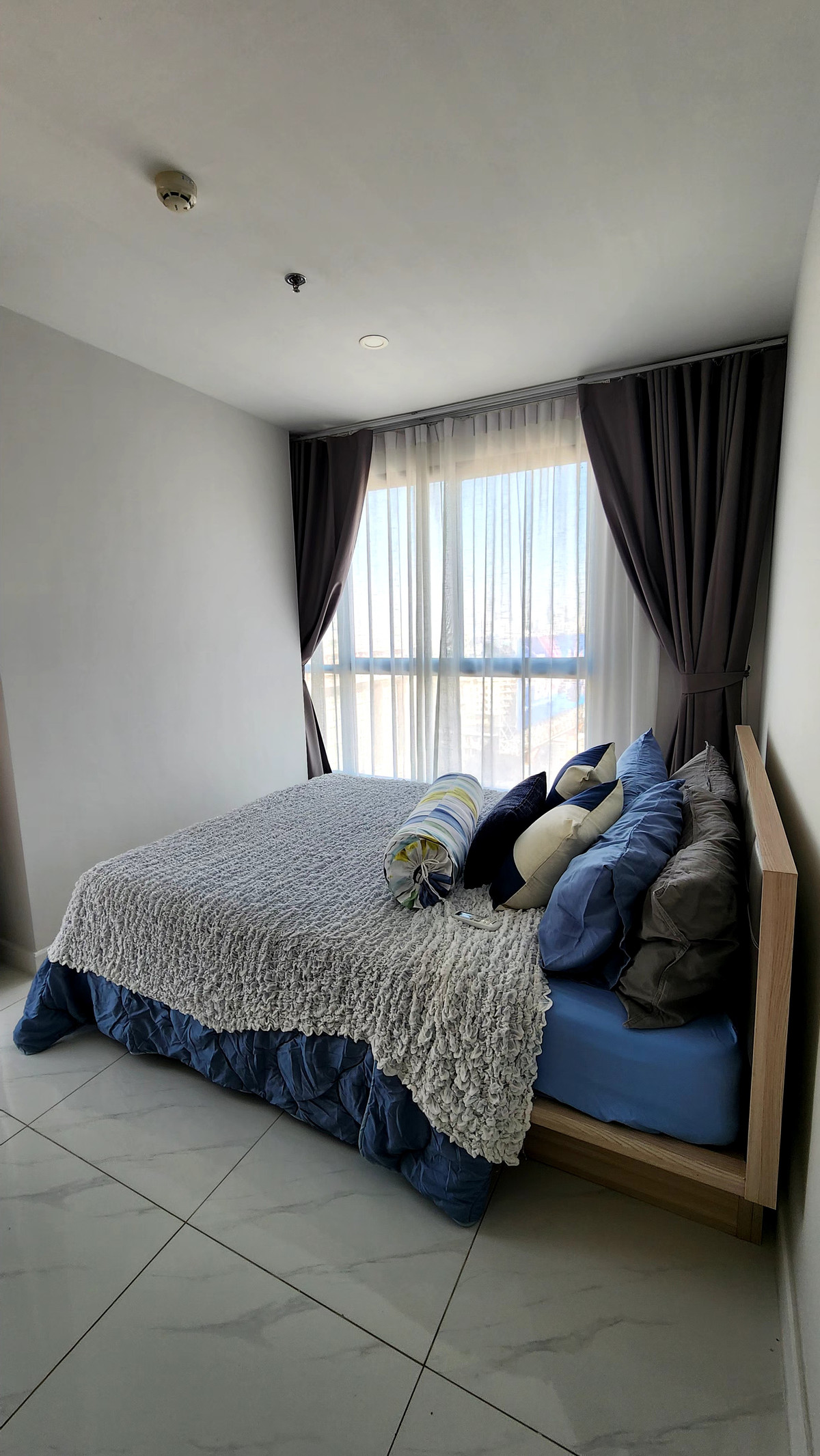 ให้เช่าคอนโดบางนา แบริ่ง ลาซาล : Condo for Rent: Ideo O2 Near BTS Bang Na (approx. 300 meters)